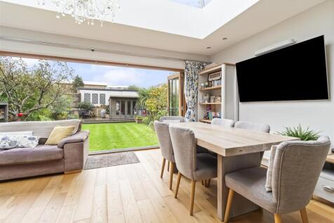 St Marys Close,89-015.JPG