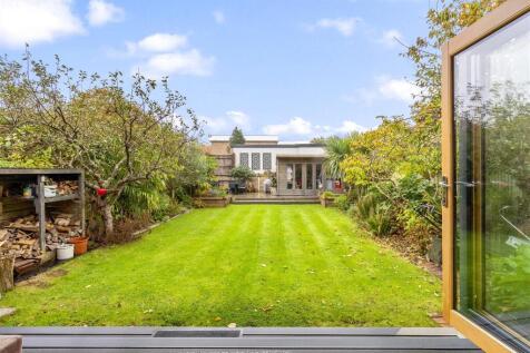 St Marys Close,89-016.JPG