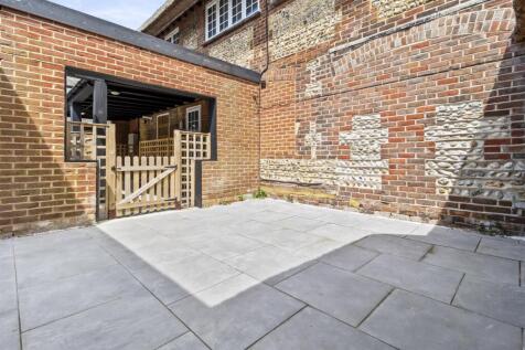 Private Courtyard/Entrance