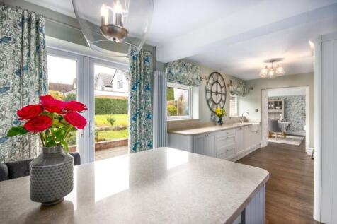 kitchen breakfast bar