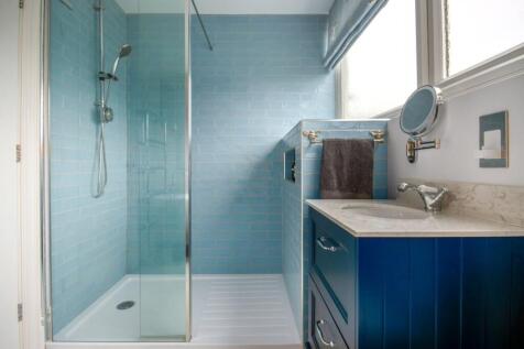 Family bathroom - shower