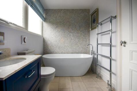 family bathroom - bath
