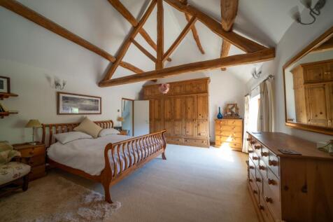 Principal bedroom and en suite