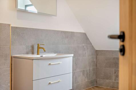 Main bathroom sink