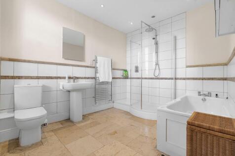Principal Bedroom (en suite)