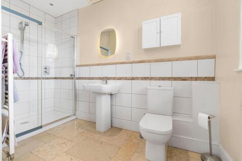 Bedroom 2 (en suite)