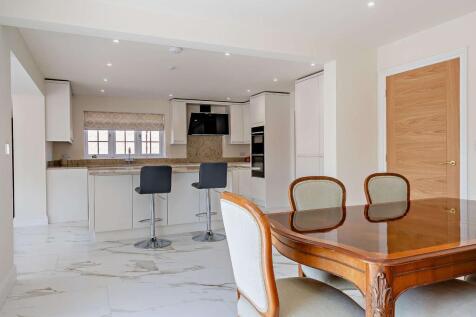 Open Plan Dining to Kitchen