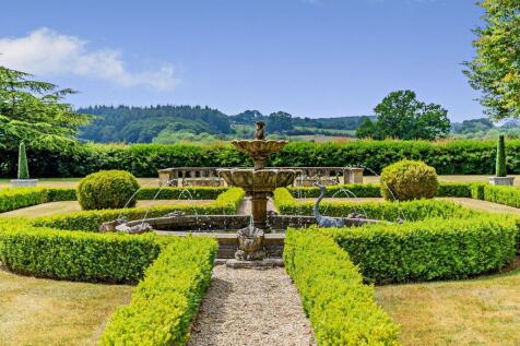 box hedge fountain