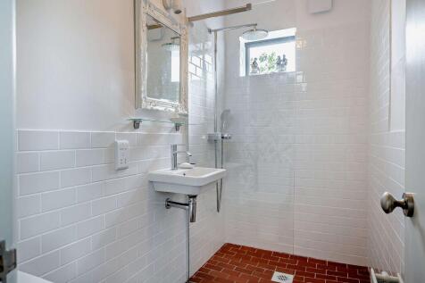Bed 1 en suite
