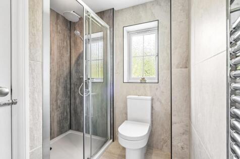 Bedroom 2 en suite