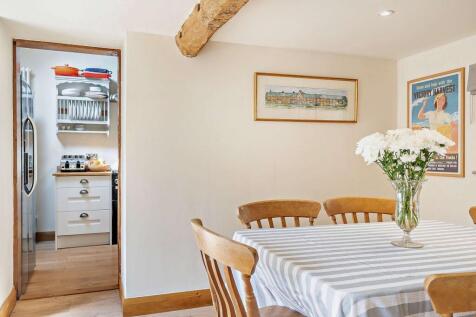 dining room to kitchen