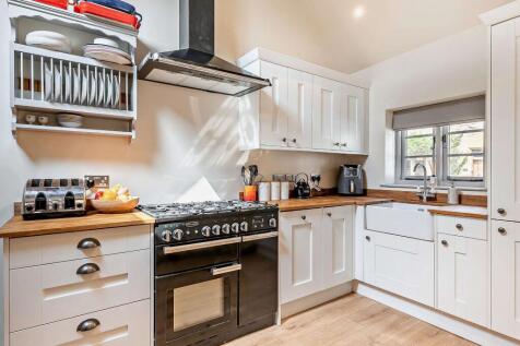 fitted kitchen