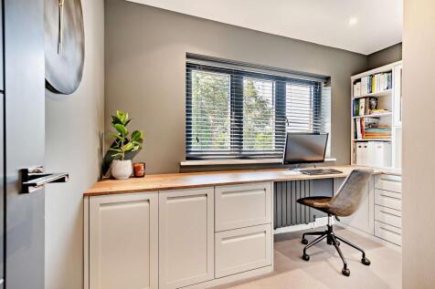 Bedroom 5/ Study