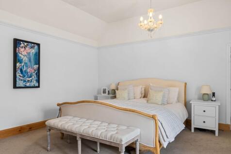 Principal bedroom
