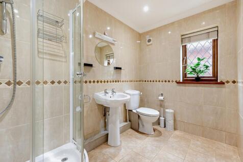 Bedroom 5 en-suite