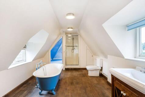 Principal bathroom