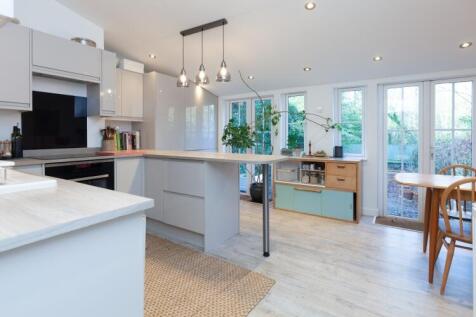 Kitchen dining room