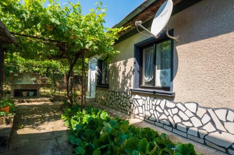 Property Image 100