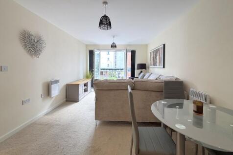 Lounge/Dining