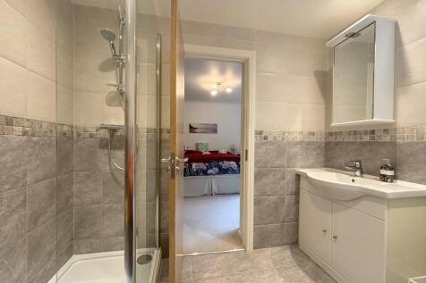 En Suite to Bedroom1