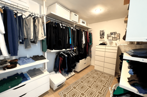 Walk-in closet 2