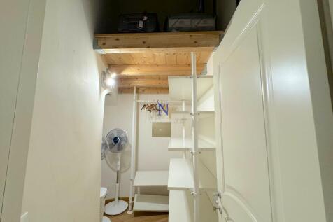 Walk-in closet