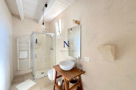 Bathroom 4