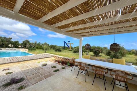 Outdoor kitchen
