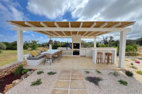 Outdoor kitchen