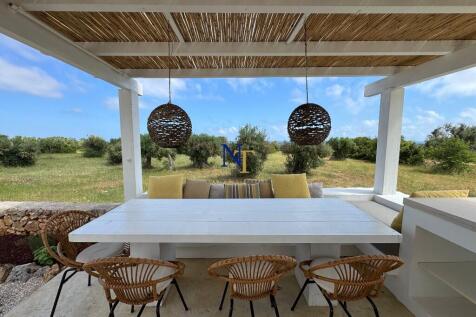 Outdoor kitchen