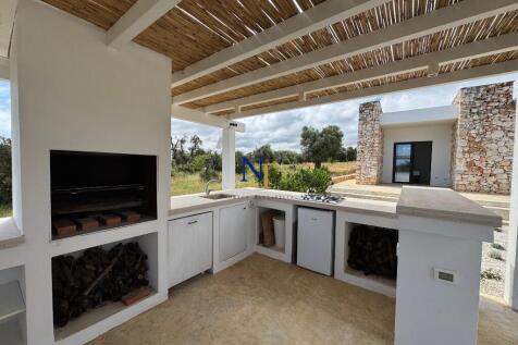 Outdoor kitchen