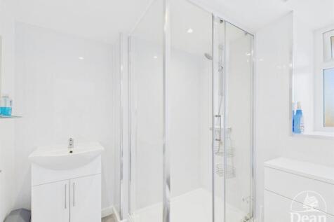 Badgers Sett- Shower Room