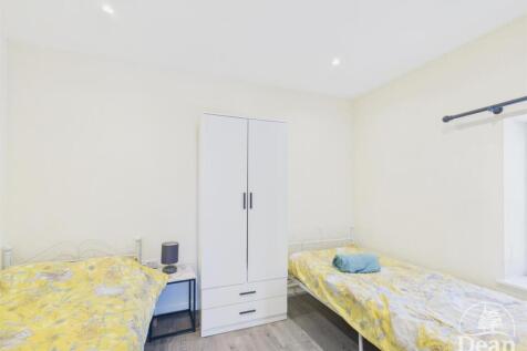 Rabbits Warren- Bedroom