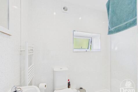 Rabbits Warren- Shower Room