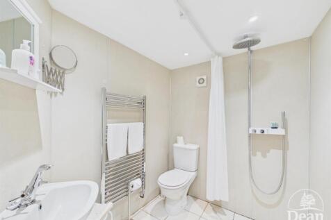 Brewery Lodge- Shower Room