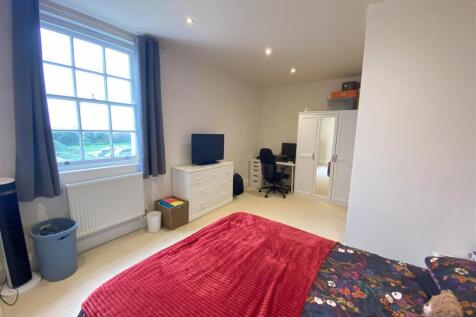 Master Bedroom...jpeg