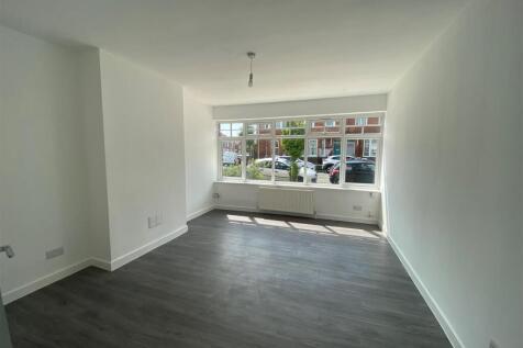 Living room (1).jpg