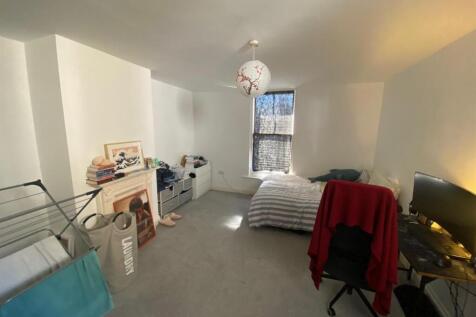 Bedroom (1).jpg