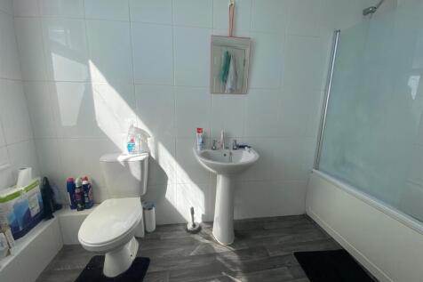 Bathroom (1).jpg