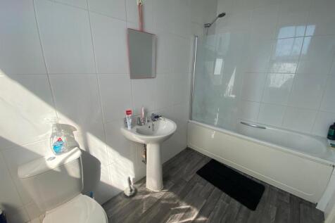 Bathroom (2).jpg