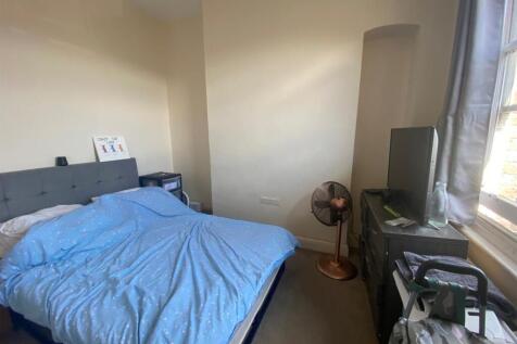 Bedroom (1).jpg