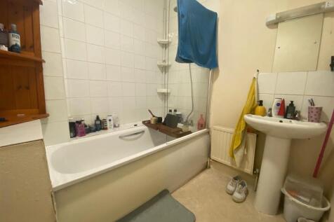 Bathroom (2).jpg