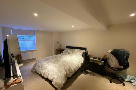 Master Bedroom (1).jpg