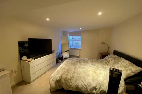 Master Bedroom (2).jpg