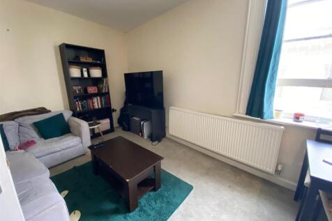 Living room (2).jpg