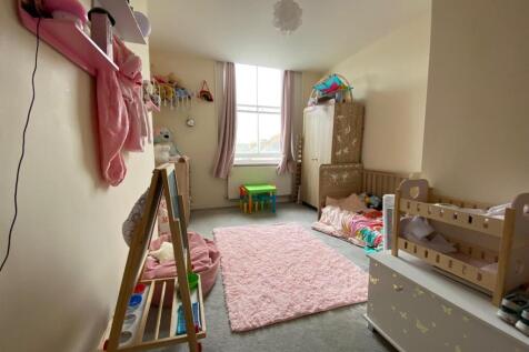 Bedroom two (2).jpg