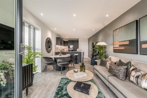 Kew Bridge Rise 2 bed living room from