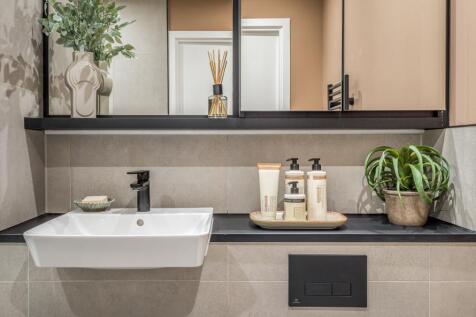 bathroom 1 bed