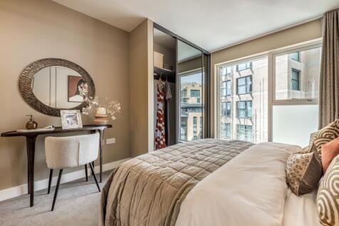 Wren House Princial Bedroom Fitted Wardrobe &amp;