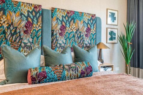 Kew Bridge Rise - One bedroom show